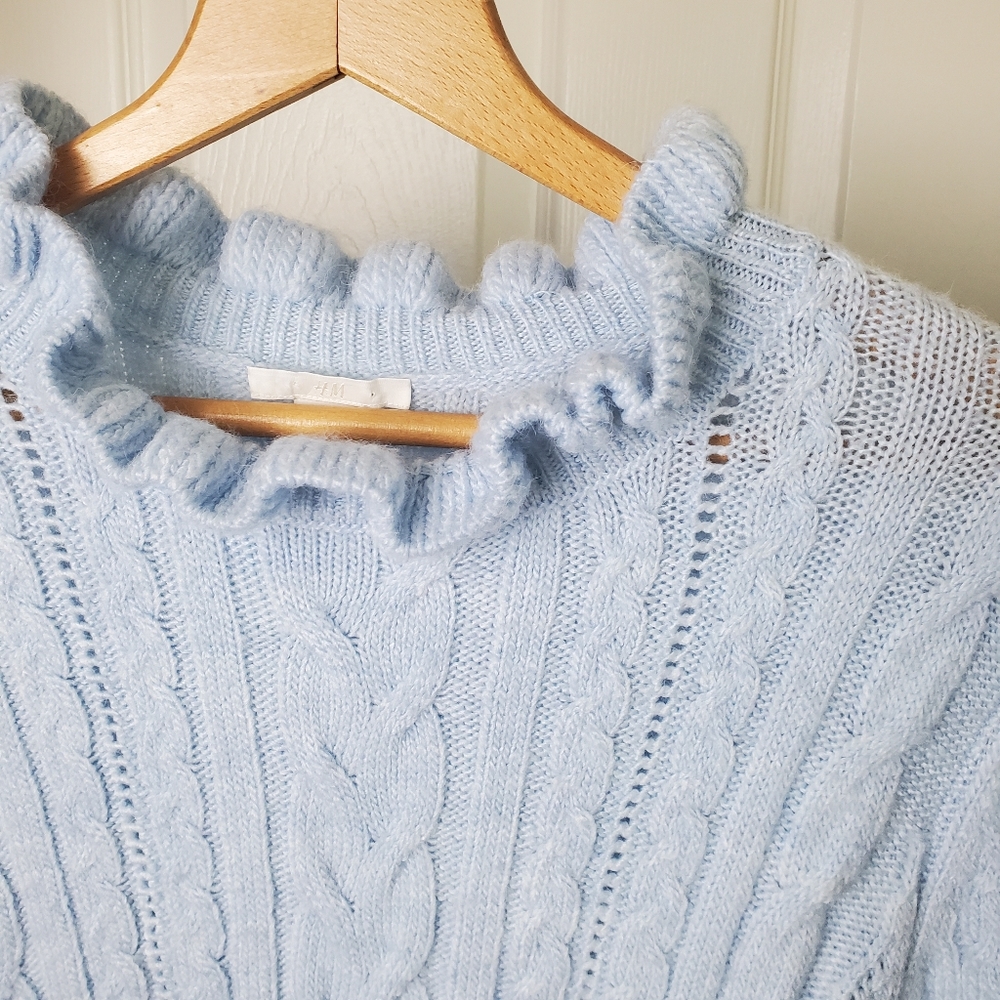 H&M Baby Blue Ruffle Sweater Size S - Picture 3 of 7